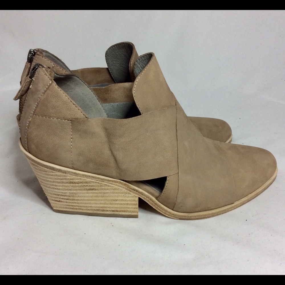 Eileen Fisher “Vero Cuoio” Ankle Boots